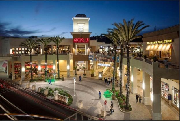 Prime Location Ucsd Snapdragon Stadium & Shopping