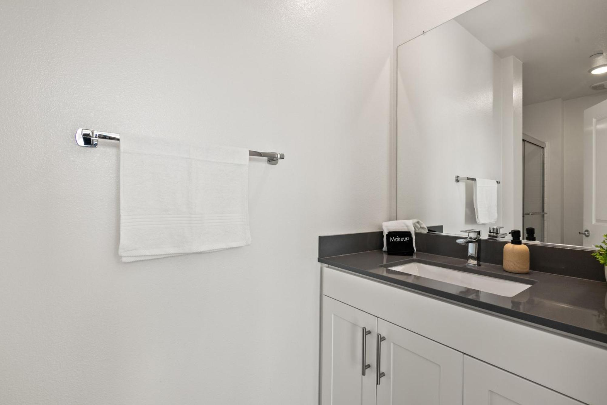 Prime Location Ucsd Snapdragon Stadium & Shopping Holiday home *